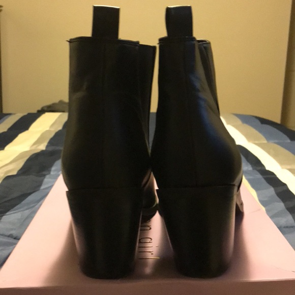 Black Boots - Picture 5 of 7